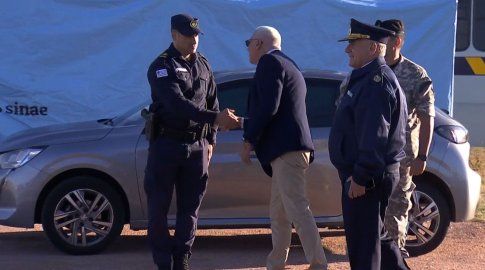 Ministro Carlos Negro en el inicio del plan Más Barrio, en Cerro Norte.