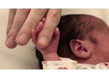 Padres de prematuros reclaman ley que extienda licencia por maternidad