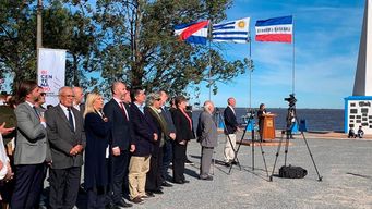 lacalle pou encabezo acto por los 199 anos del desembarco de los 33 orientales