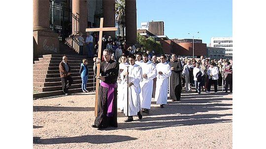 Católicos y anglicanos realizaron Vía Crucis conjunto