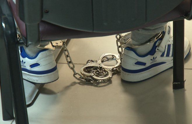 Foto: Subrayado. El imputado con grilletes durante la audiencia, este viernes.