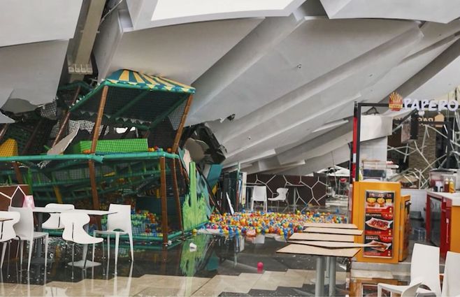 perú-techo-derrumbe-centro-comercial-adentro.jpg