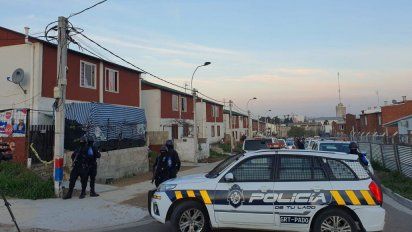 mueren dos rapineros a manos de un policia al que intentaron robarle