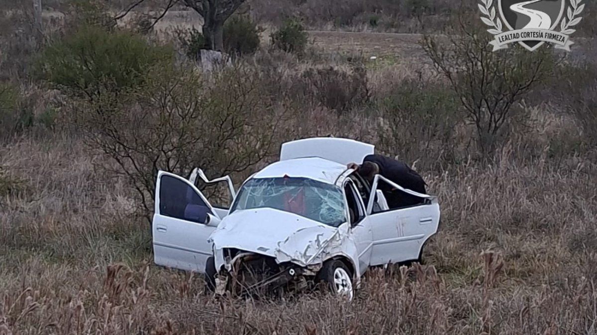 Conductor murió y tres acompañantes sufrieron heridas tras despistar y volcar en ruta 30, Artigas