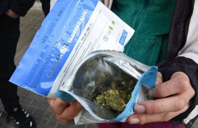 El cuidado packaging del Ircca para la venta en farmacias uruguayas.&nbsp;