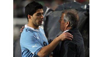 Suárez sentido; Tabárez lo espera hasta último momento