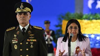 Vladimir Padrino junto a Delcy Rodríguez. Foto: AFP