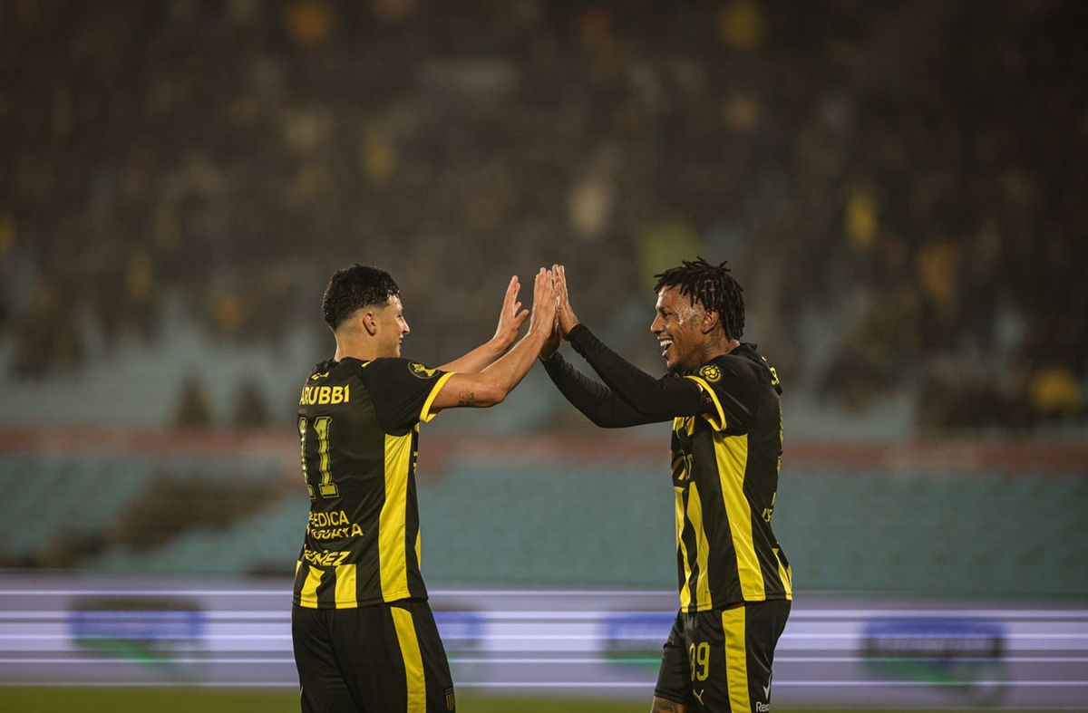 Peñarol derrota 4-1 a Wanderers por la final del Torneo Intermedio
