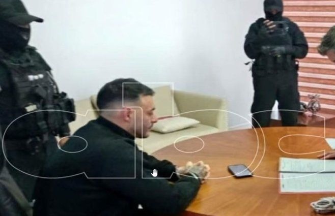 Sebastián Marset detenido e interrogado por la DEA en Bolivia. Foto: ABC Cardinal de Paraguay.