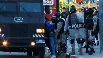 Foto: Subrayado. Registro a adolescentes frente a Nuevocentro Shopping este domingo.