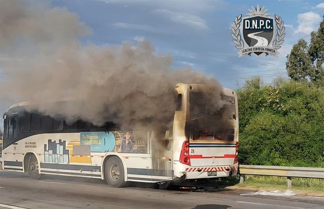 omnibus-incendiado-policia-caminera