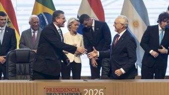 Canciller Mario Lubetkin en la firma del acuerdo Mercosur - Unión Europea. Foto: Presidencia.