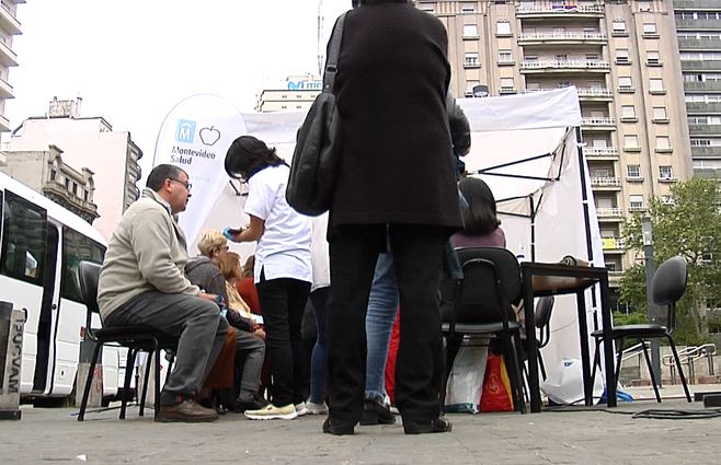 gente-salud-carpa-explanada-imm-acv.jpg