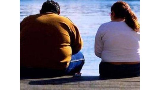 Epidemia de obesidad se debe a que la gente duerme cada vez menos