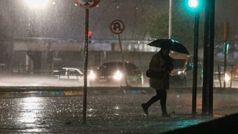 meteorologia actualizo la doble alerta por tormentas fuertes y lluvias intensas
