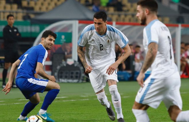 JUGADA-URUGUAY-UZBEKIZTAN-AUF.jpg