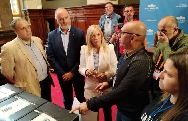 Argimón-Marcelo-Abdala-firmas-plebiscito.jpg