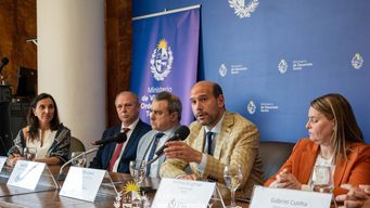 mides y mvot firmaron convenio por 100 viviendas para personas en situacion de calle