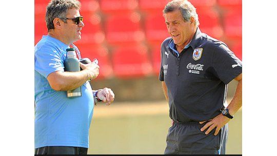 Negocian con Tabaréz para que dirija a la selección en setiembre