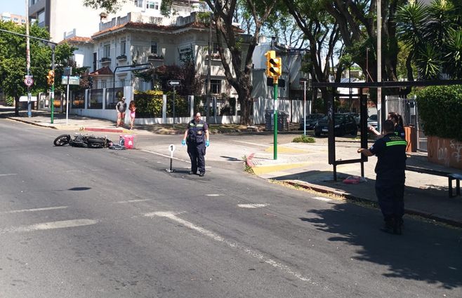 Foto: Subrayado. Bulevar España esquina Enrique Muñoz, donde el conductor atropelló al delivery.