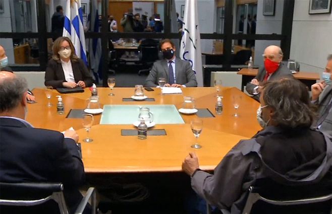 Lacalle Pou en la reunión con representantes de todos los partidos políticos.