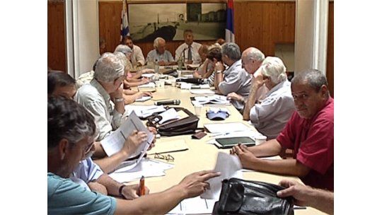 FA no cambiará ley de asociación con privados como quiere el PCU
