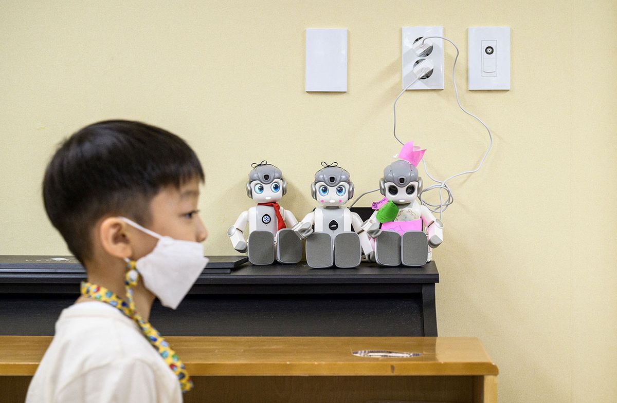 En Seúl prueban robots como asistentes en las guarderías