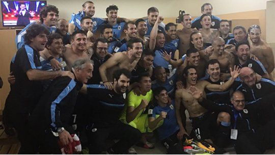 festejo uruguay vestuario