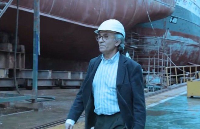 Cardama recorre el astillero donde se construye la primera de dos patrulleras oceánicas para Uruguay. Foto: web de Astilleros Cardama.