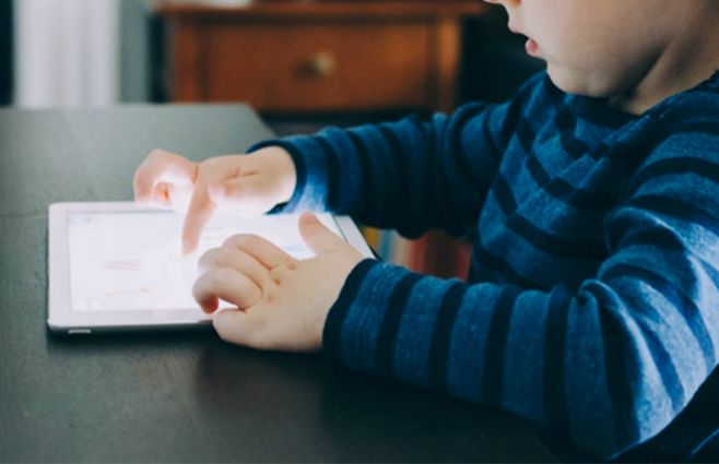 niño-pantalla-tablet.jpg