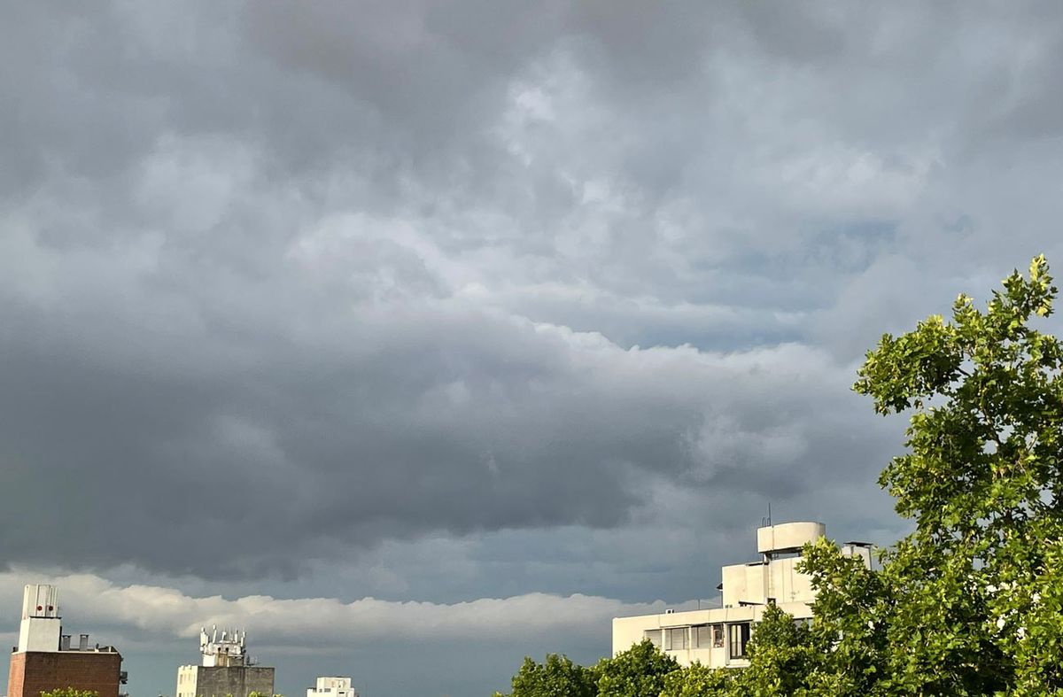 Advertencia amarilla por tormentas puntualmente fuertes para gran parte del país