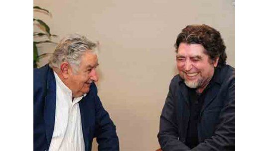 Mujica pasó a saludar a Joaquín Sabina por Punta Carretas