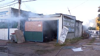 incendio afecto a tres casas donde viven 12 personas, entre ellas varios ninos