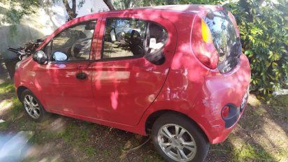 policia recupero cinco vehiculos robados en galpon de paraje las brujas: hay dos detenidos