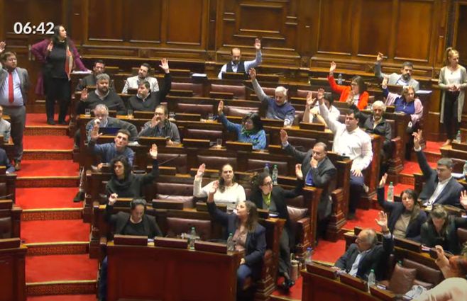 Más de 20 horas de interpelación al ministro Ortuño, terminó a las 7:15 de este miércoles.