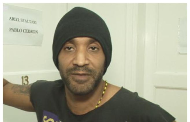 Diego Alonso en el papel de un boxeador apodado El Garza en la telenovela Sos mi hombre de Canal 13. El actor argentino tiene una extensa trayectoria.