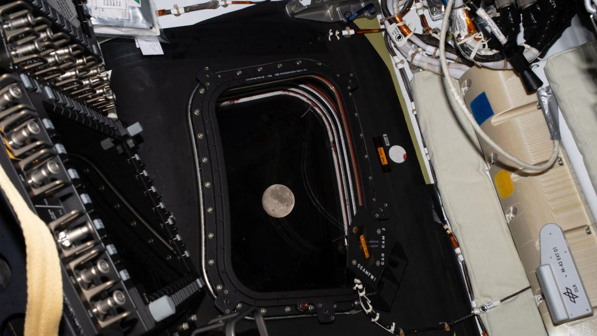 Astronautas pasaron por detrás de la Luna y estuvieron incomunicados con la Tierra por unos 40 minutos