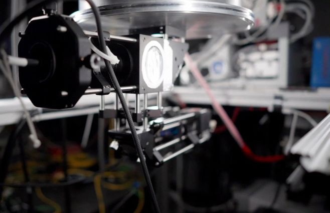 Sistema láser para probar sensores cuánticos.