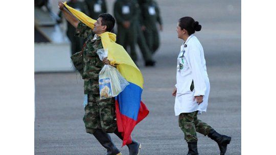 Las FARC liberaron a sus últimos 10 rehenes uniformados