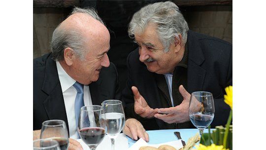 Mujica le planteó a Blatter la “causa nacional” del Mundial 2030