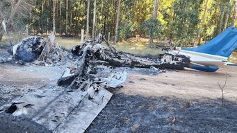sin registro visible, sin matricula identificatoria: el comunicado de la fau sobre la avioneta incendiada