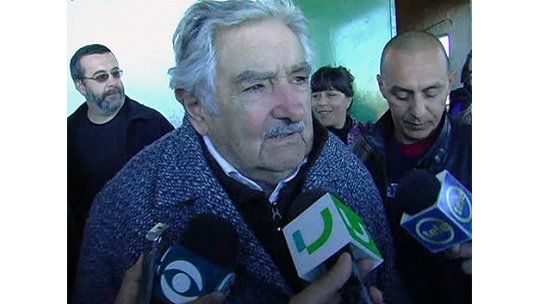 Mujica defendió propuesta de Vázquez de dar tablets a jubilados