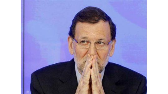 Rajoy niega haber recibido dinero en negro y no dejará el cargo