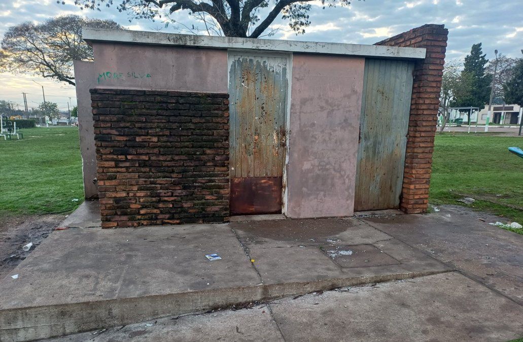 Un hombre de 30 años fue asesinado de una puñalada en una plaza en Salto