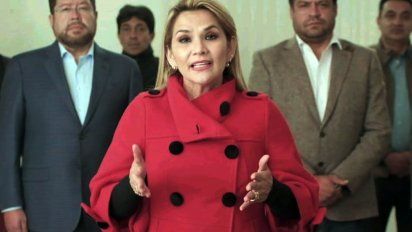 presidenta interina de bolivia renuncia a candidatura en comicios de octubre