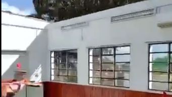 temporal volo el techo completo de la escuela rural 78 de tala, en canelones