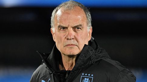 Presidente de AUF ratificó en el cargo a Bielsa: La selección va a salir fortalecida, no hay nadie que se quiera tirar del barco Presidente de AUF ratificó en el cargo a Bielsa: La selección va a salir fortalecida, no hay nadie que se quiera tirar del barco