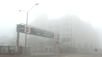 puertos y aeropuerto cerrados por espesa niebla: visibilidad de pocos metros