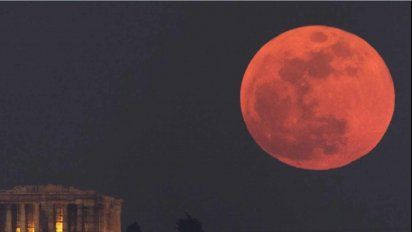 Foto: Eclipse total de Luna y Luna de Sangre en Atenas, Grecia.
