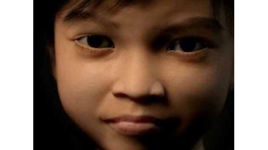 Se presenta como filipina, de 9 años. En realidad es una creación de una ONG holandesa y es cogestionada con policías de todo el mundo.